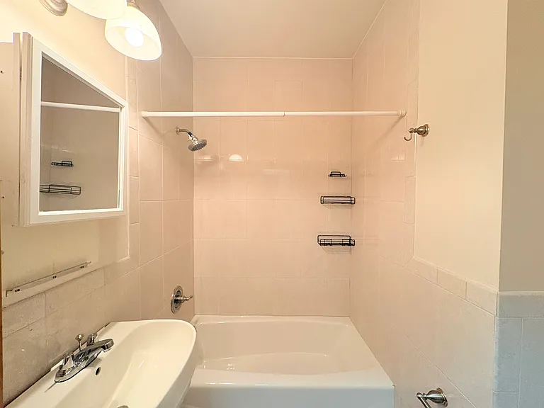 250 S 13th St #1B — Photo 8