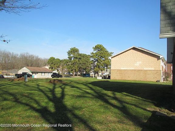 2nd image of 114 Briar Mills Dr
