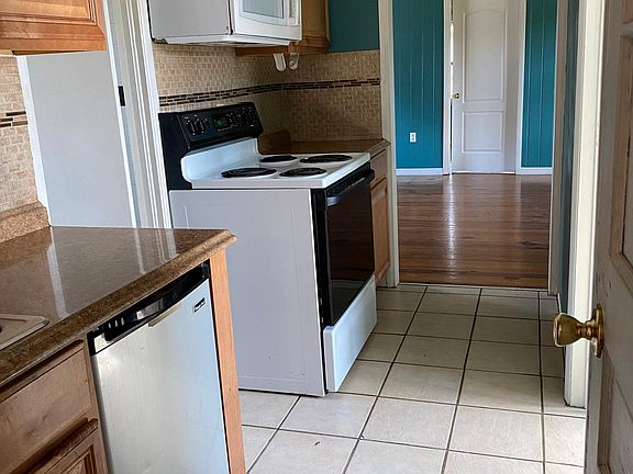 3rd image of 252 W Palm Grove Ave