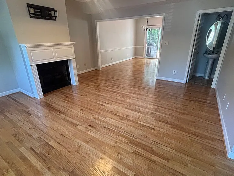 277 N Oak Ave — Photo 2
