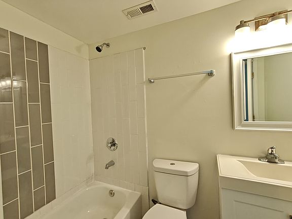5th image of 1422 W Girard Ave #33