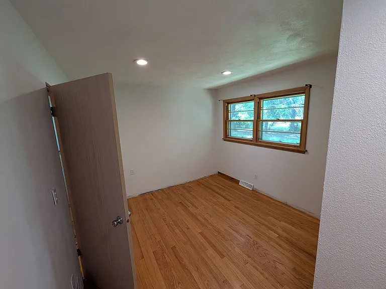 7734 E Rockton Rd — Photo 16