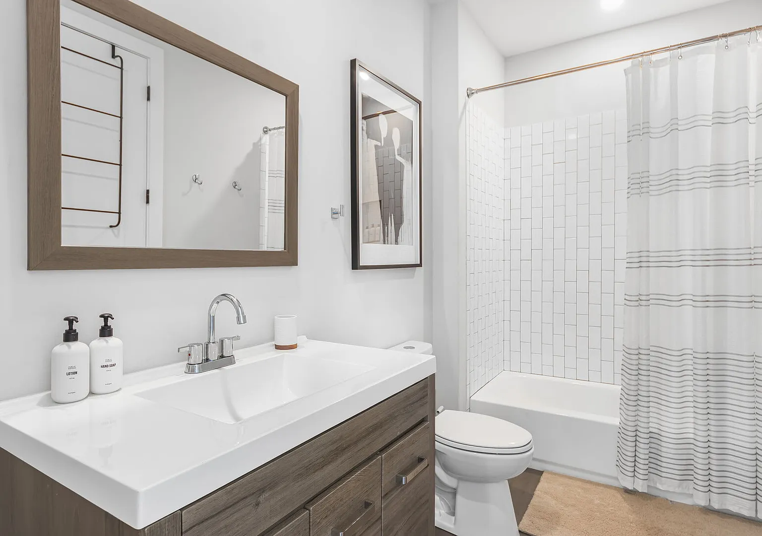 The Blackstone Manor - 4BR Home with Skyline View — Photo 4