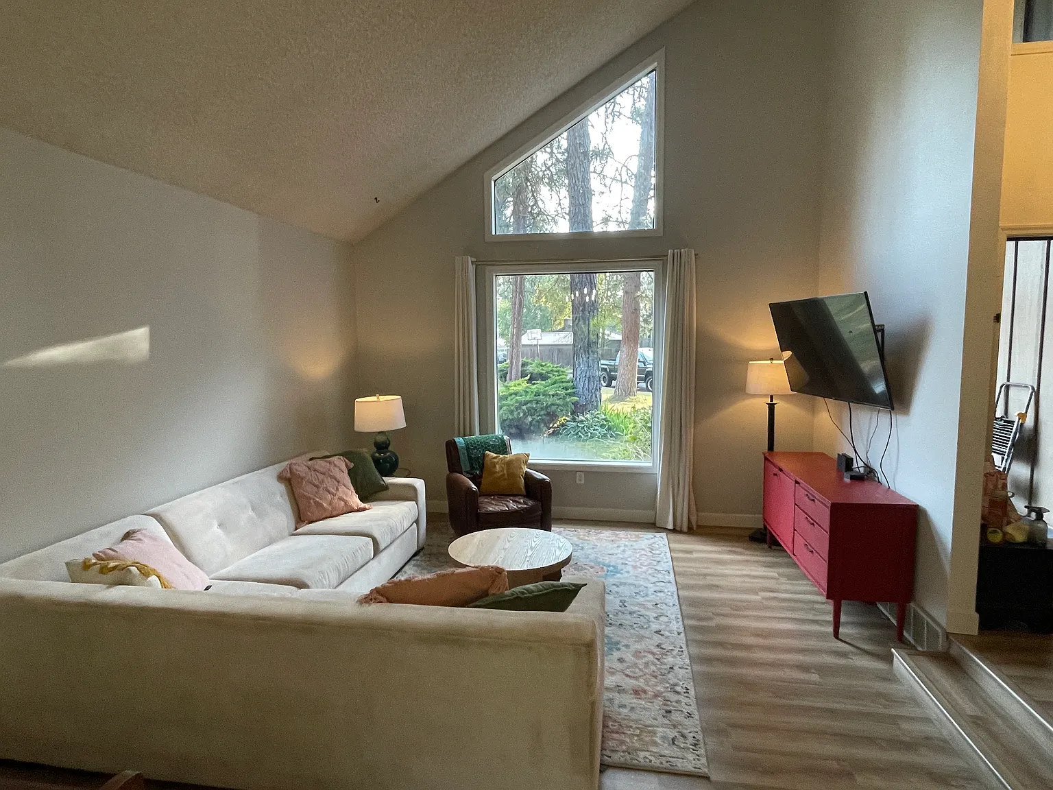 4 bed, 2.5 bath, 2045 sqft, $2,950 — Photo 2