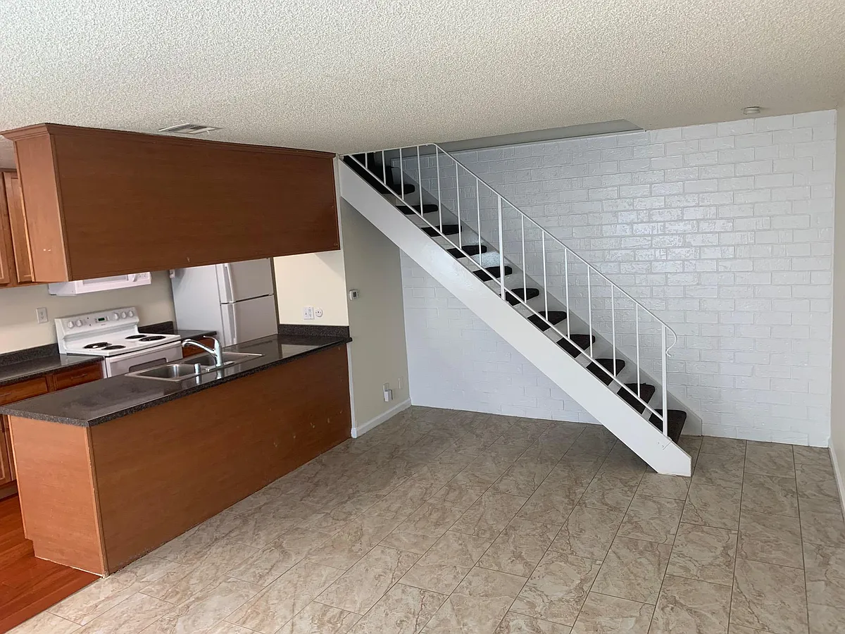 Building Photo - 421 W Santa Ana Ave #2
