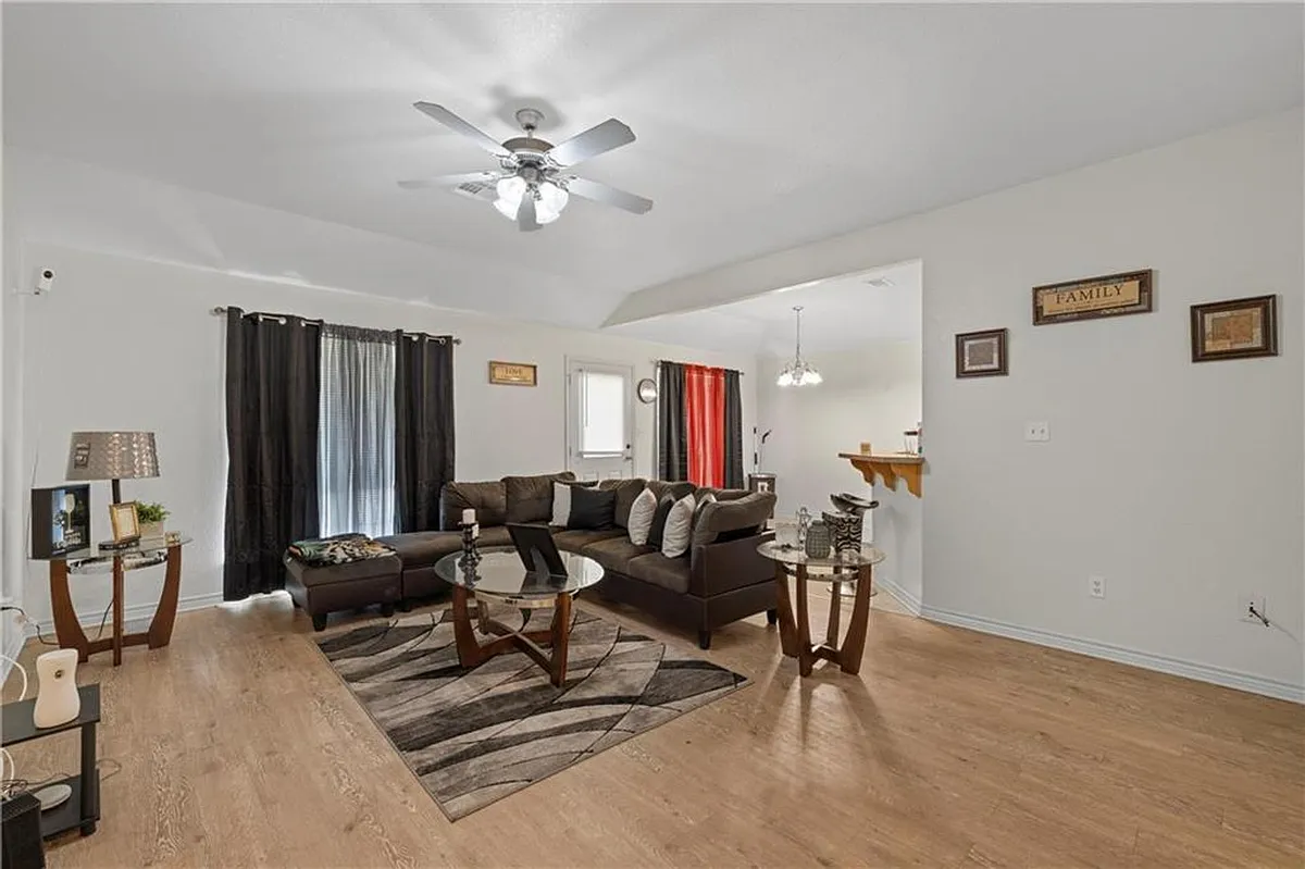 Building Photo - 860 N Lacy Dr