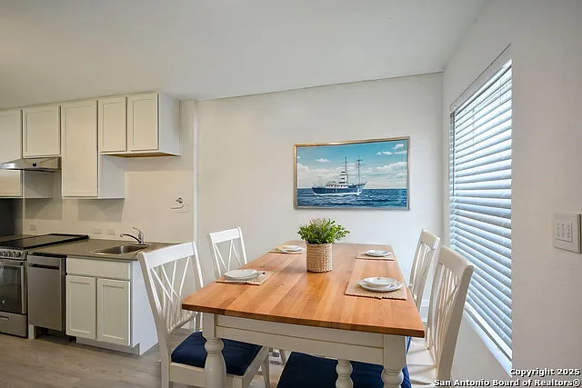 2 bed, 2.0 bath, 850 sqft, $1,225 — Photo 4