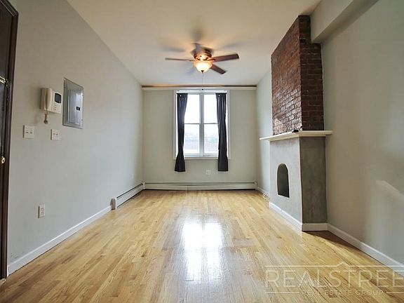 4th image of 479 Hicks St APT 1L