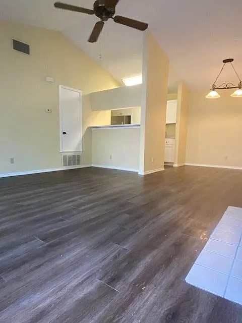 3 bed, 2.0 bath, 1063 sqft, $1,795 — Photo 4
