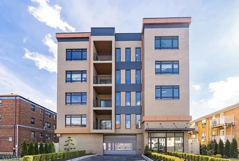 3 bed, 1.0 bath, $2,900 — Photo 1