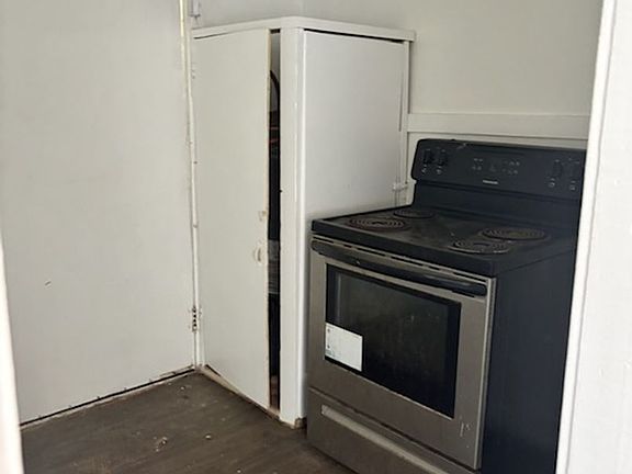 4th image of 320 Heloise St