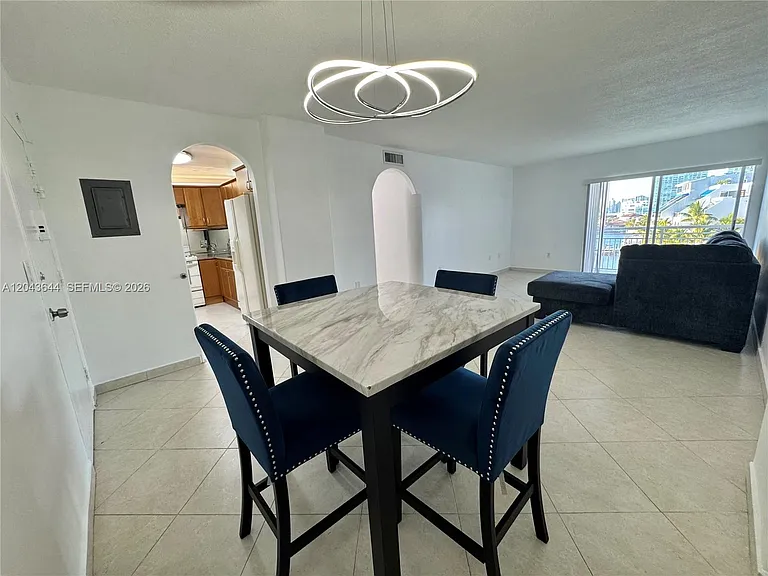 400 Kings Point Dr #411 — Photo 2