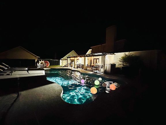 3rd image of 609 Fairview Dr