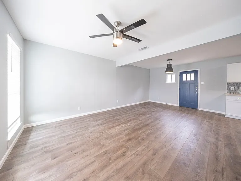 6001 Cameron Rd — Photo 22