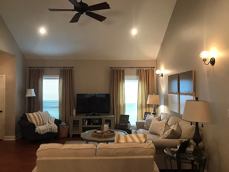 801 Wesley Ave — Photo 7