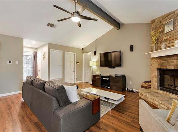 5th image of 402 Edgewood Cir