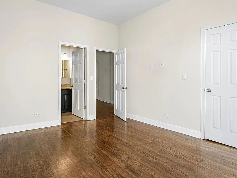 4544 S Indiana Ave — Photo 16