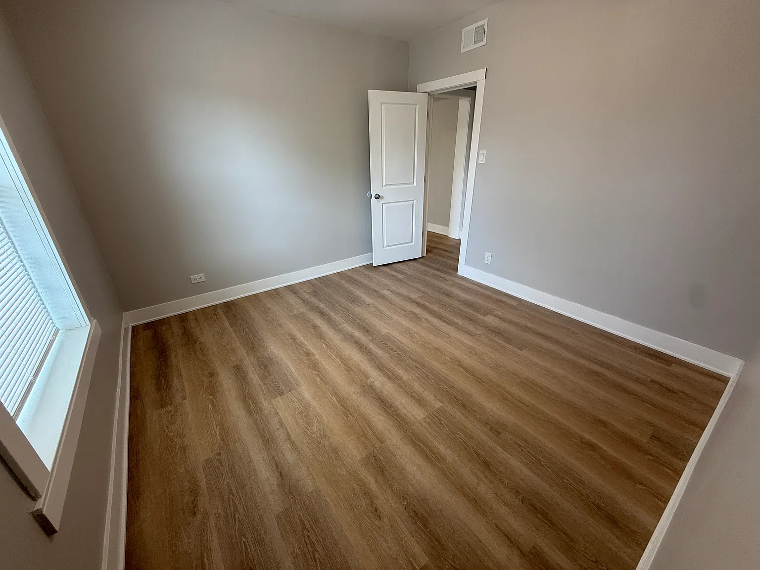 2 bed, 1000 sqft, $1,995 — Photo 4