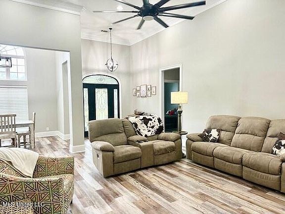 5th image of 112 Knoll Creek Dr