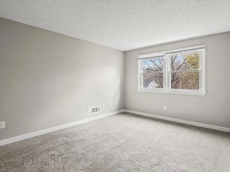 363 Lenora Ln — Photo 21