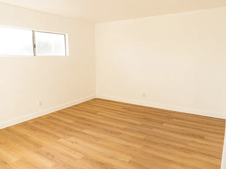 15944 Vermont Ave #19 — Photo 7