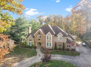 147 Kensington Cir, Bay Village, OH