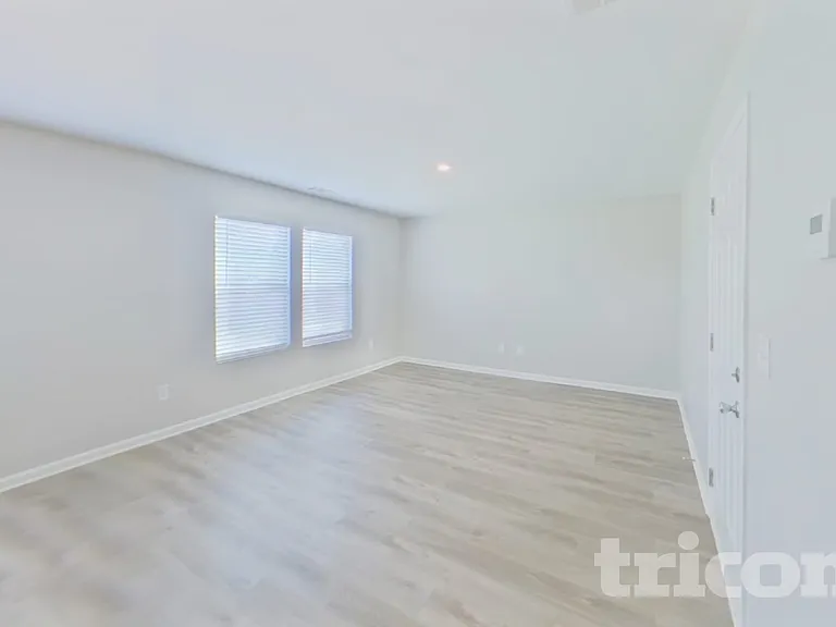 542 Springtime Ln — Photo 3