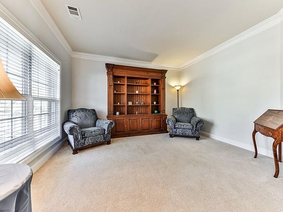 4th image of 620 Whistler Dr