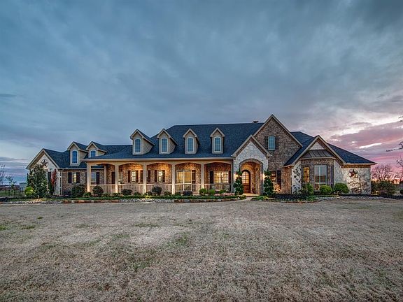 2nd image of 801 S Bluffview Dr