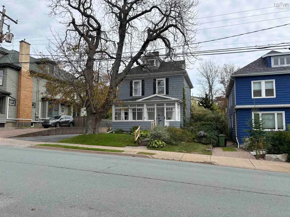 83 Prince Albert Rd, Dartmouth, NS B2Y 1M1