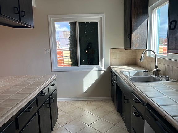 5th image of 714 Bay St #12-00