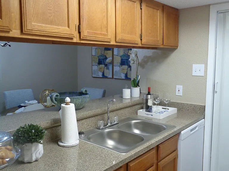 Woodlake Apartments — Photo 7