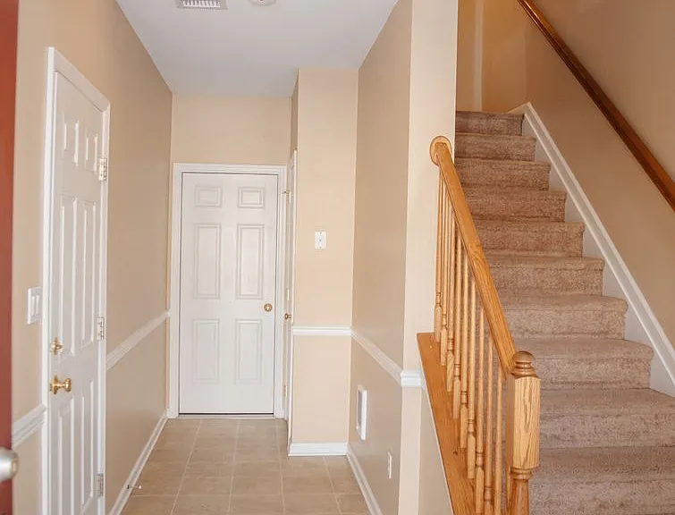 465 Sunday Dr — Photo 2