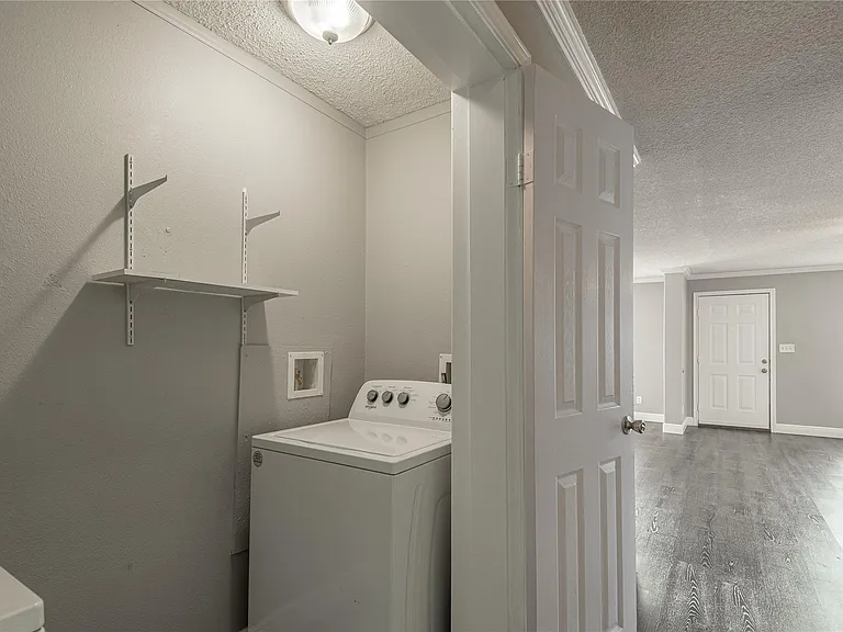 164 Varsity Dr — Photo 15