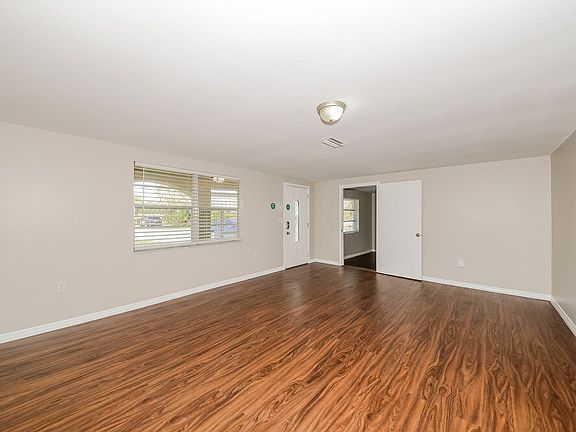 4th image of 3475 Shamrock Dr