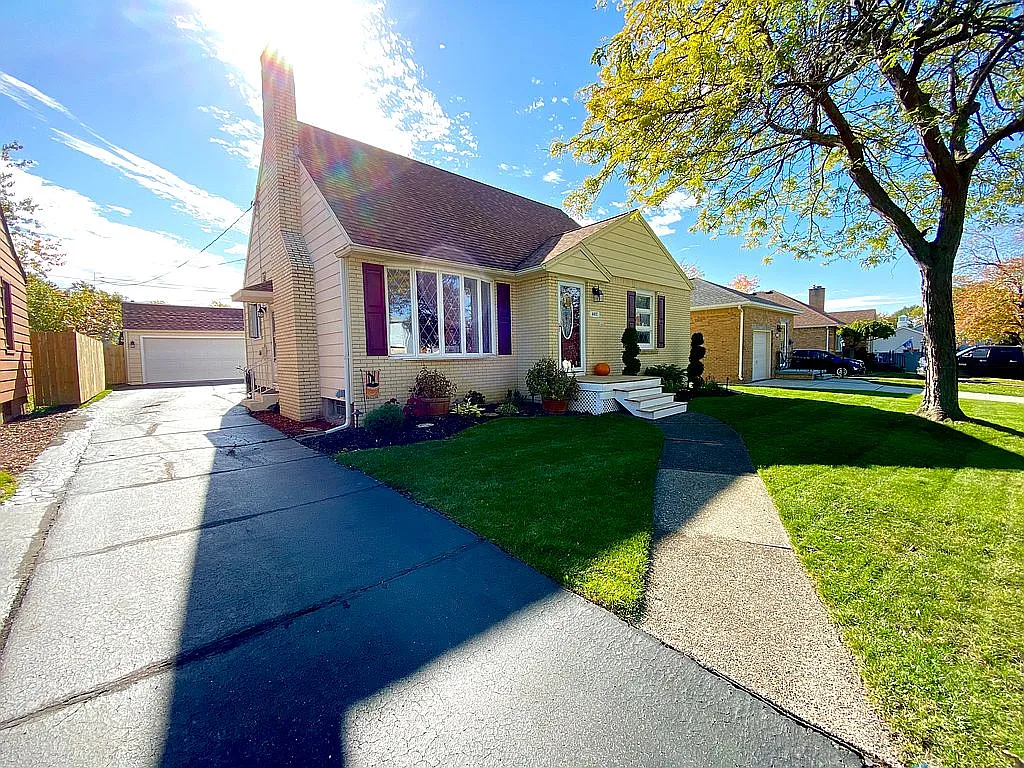 407 Thorncliff Rd photo 1