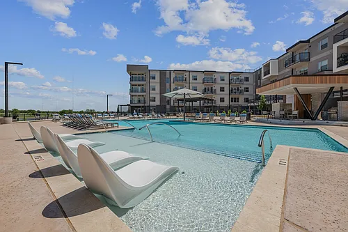 Broadvue Apartments Photo 1