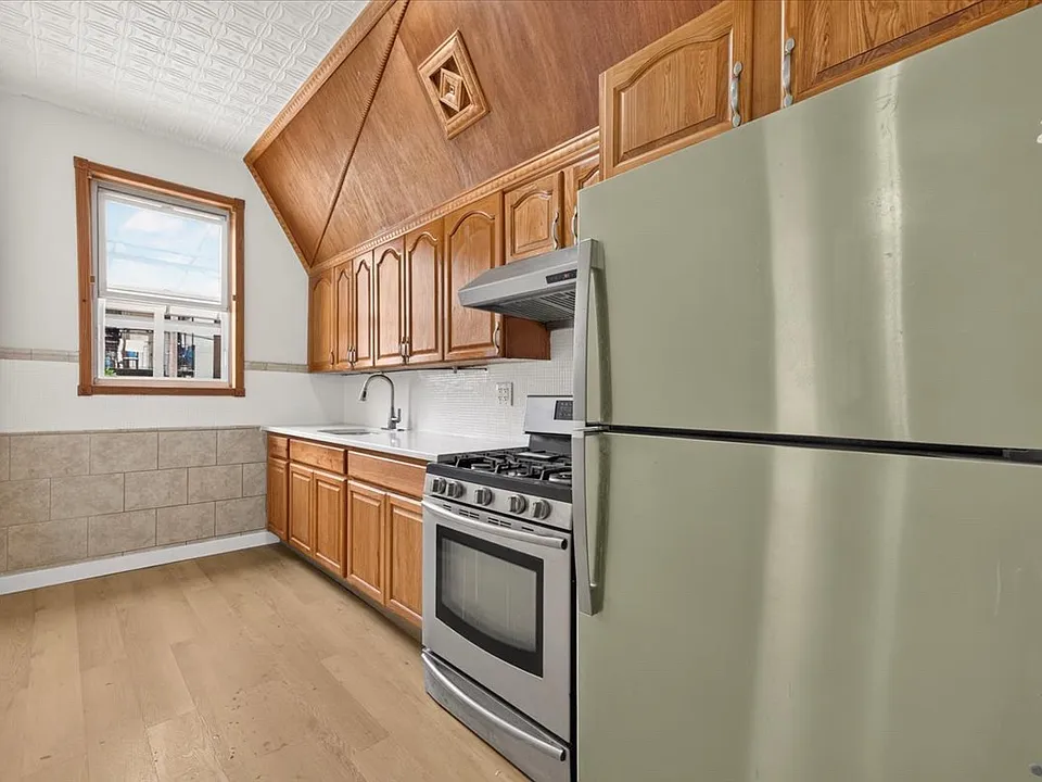 458 Drew St #1