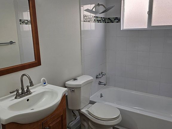 4th image of 3216 W 99th St APT 3