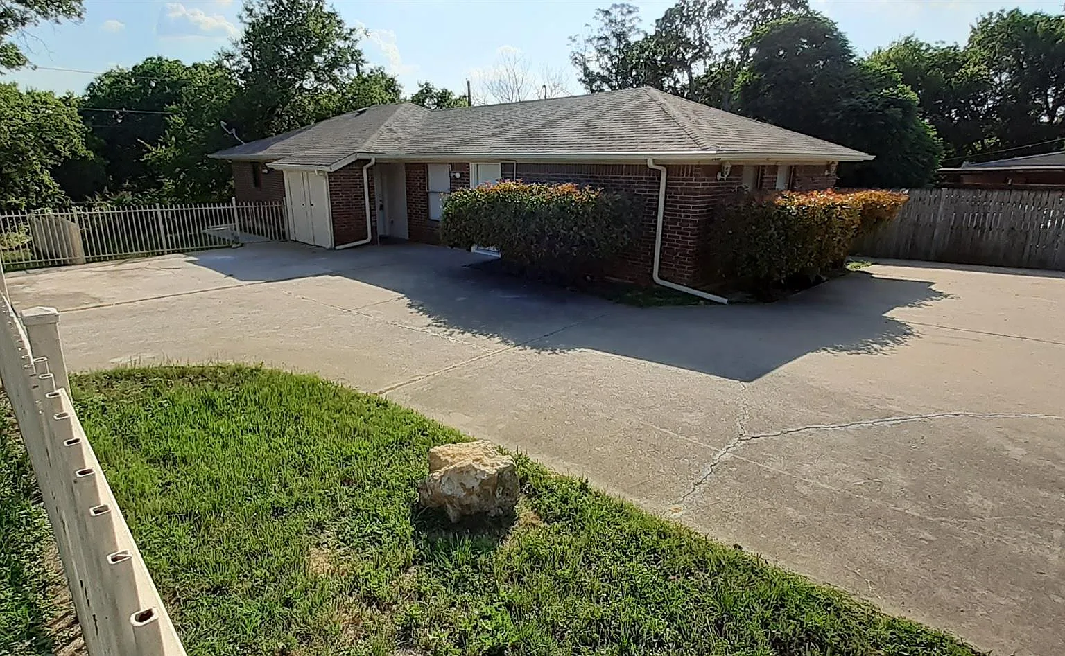 2 bed, 672 sqft, $1,325 — Photo 3