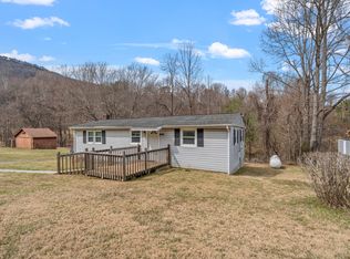 466 Greenway Hollow Rd, Troutville, VA 24175