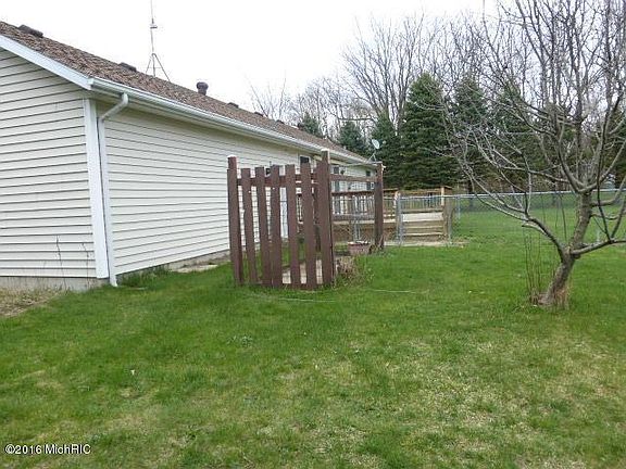 5th image of 2276 Lake St