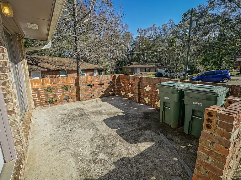2304 Hartsfield Ct #B — Photo 2