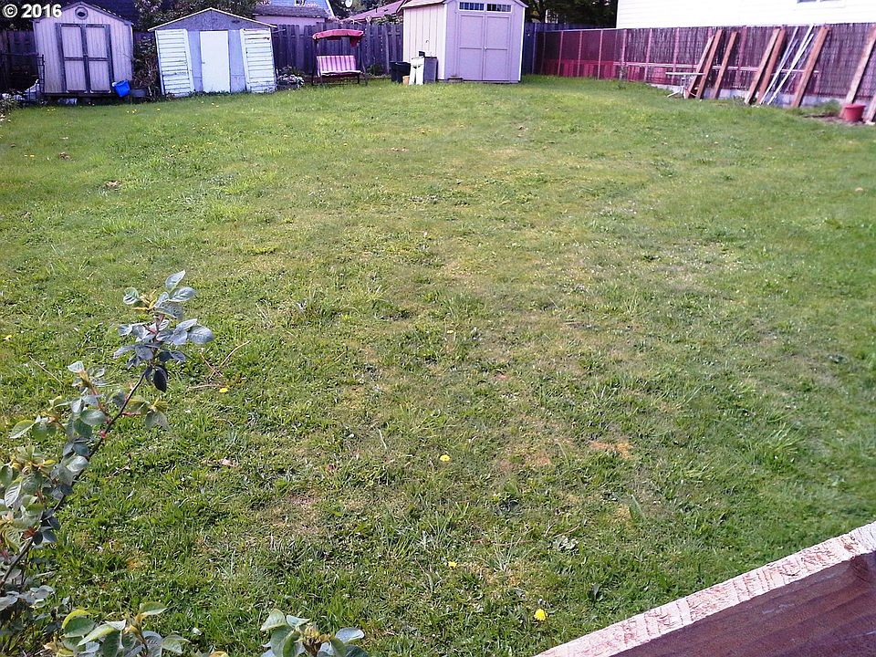 2nd image of SE Cora St