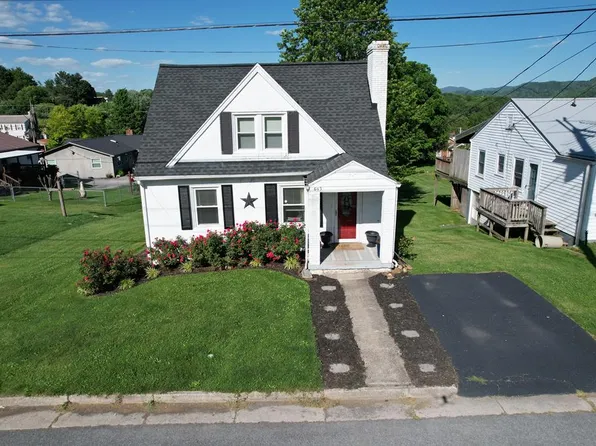643 Dover St, Marion, VA 24354