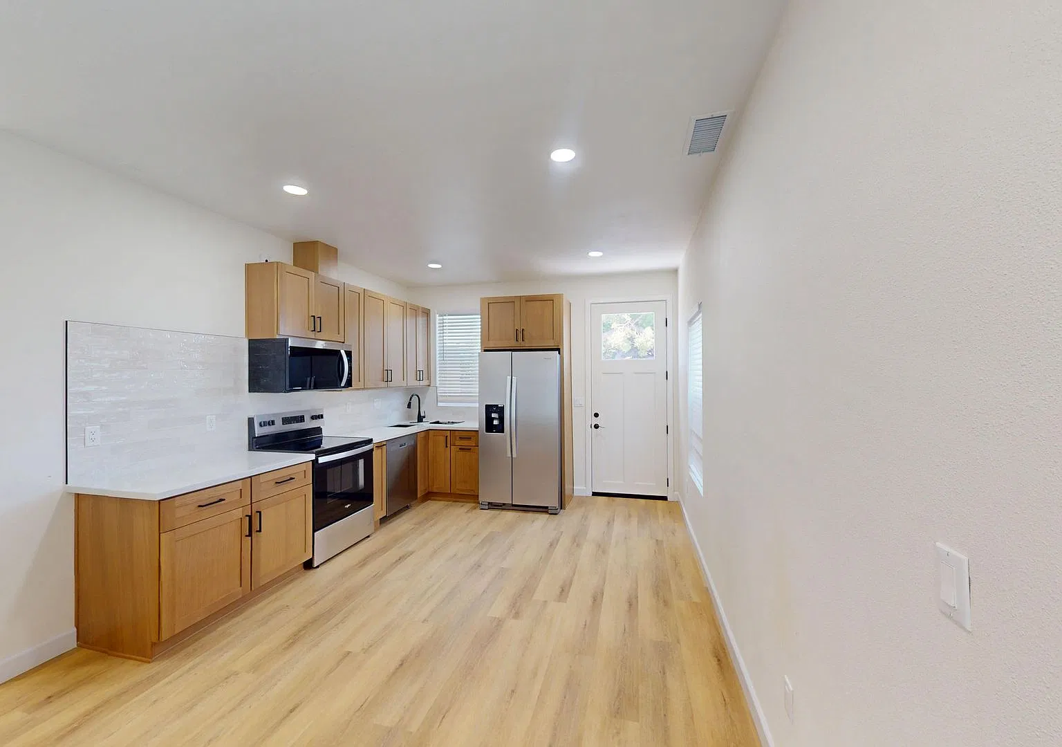 Newly Built in 2026 5 Bed / 2 Bath House on Faber - Close Walk to Campus! — Photo 2