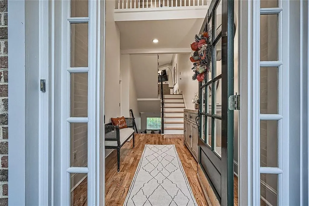 3 bed, 3.5 bath, 3180 sqft, $4,250 — Photo 2
