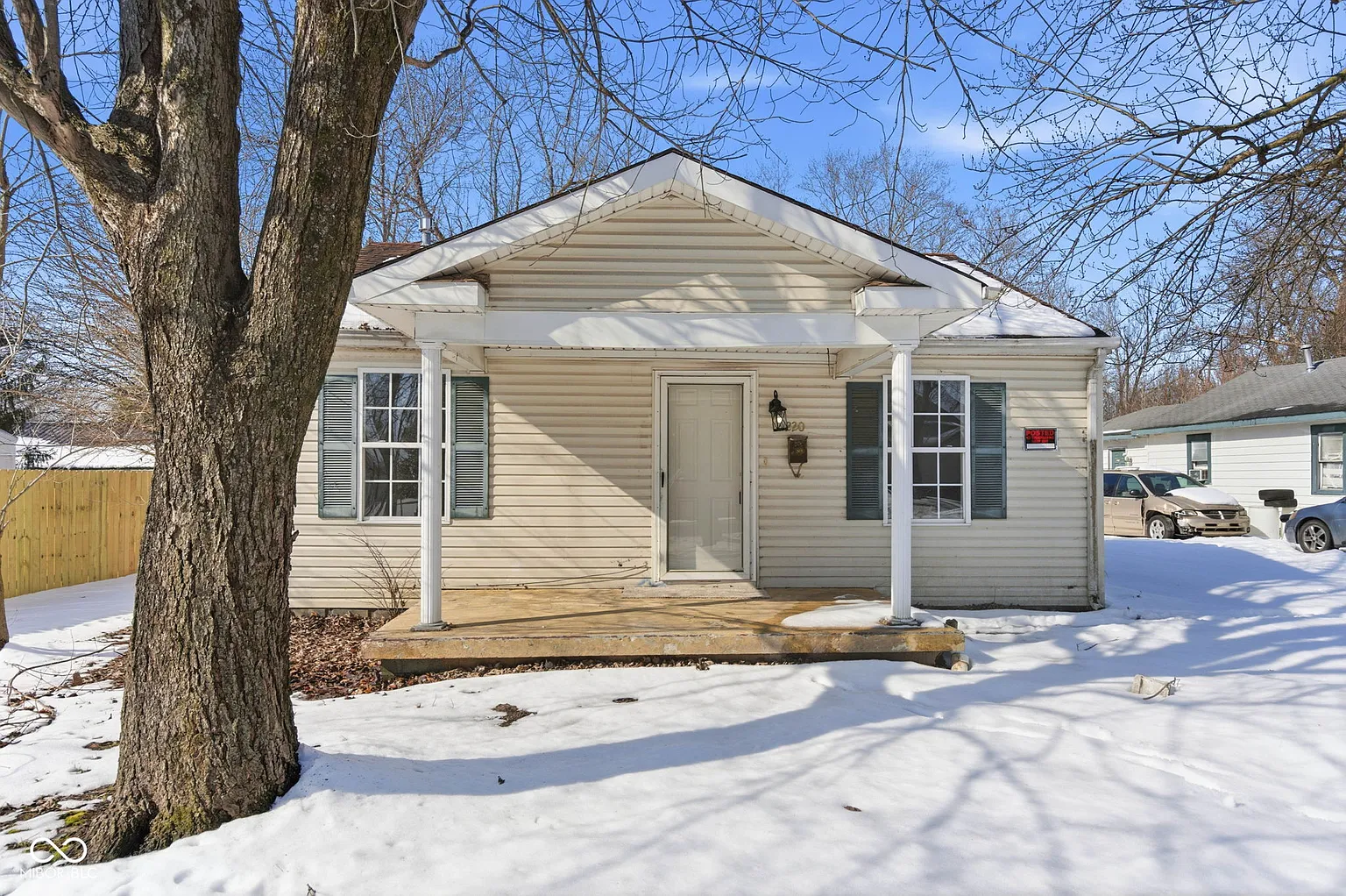 220 Mann Ave photo 1