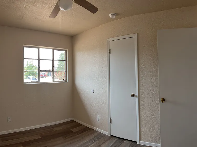 5140 Tropicana Ave — Photo 9