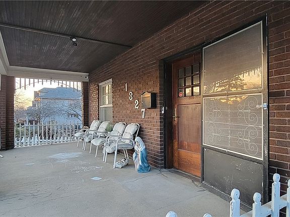 5th image of 1327 Huffman Ave